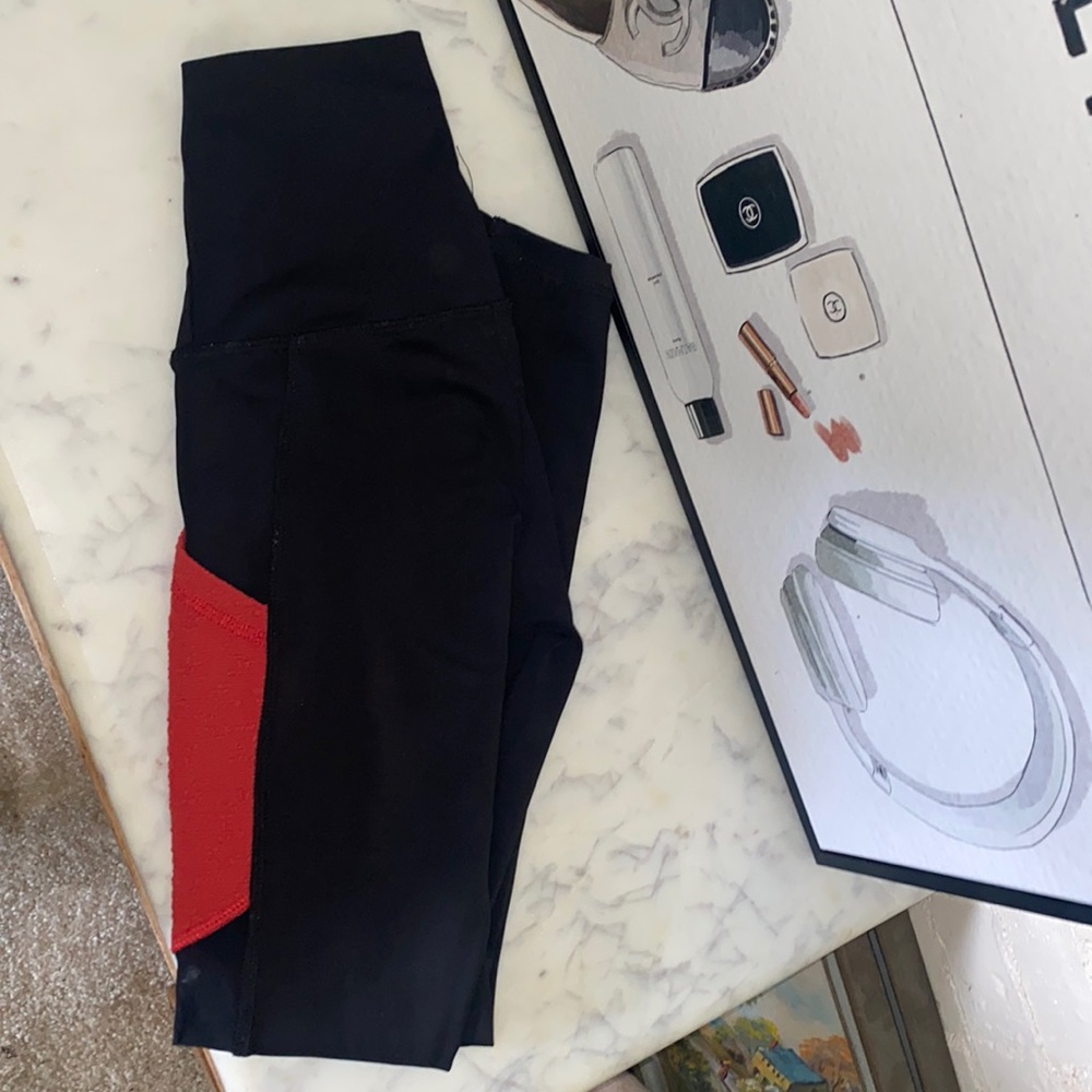 Black Exercise Legging with Red Pockets